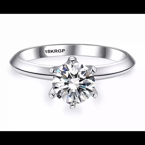 Jewelry - 18k gold women’s ring